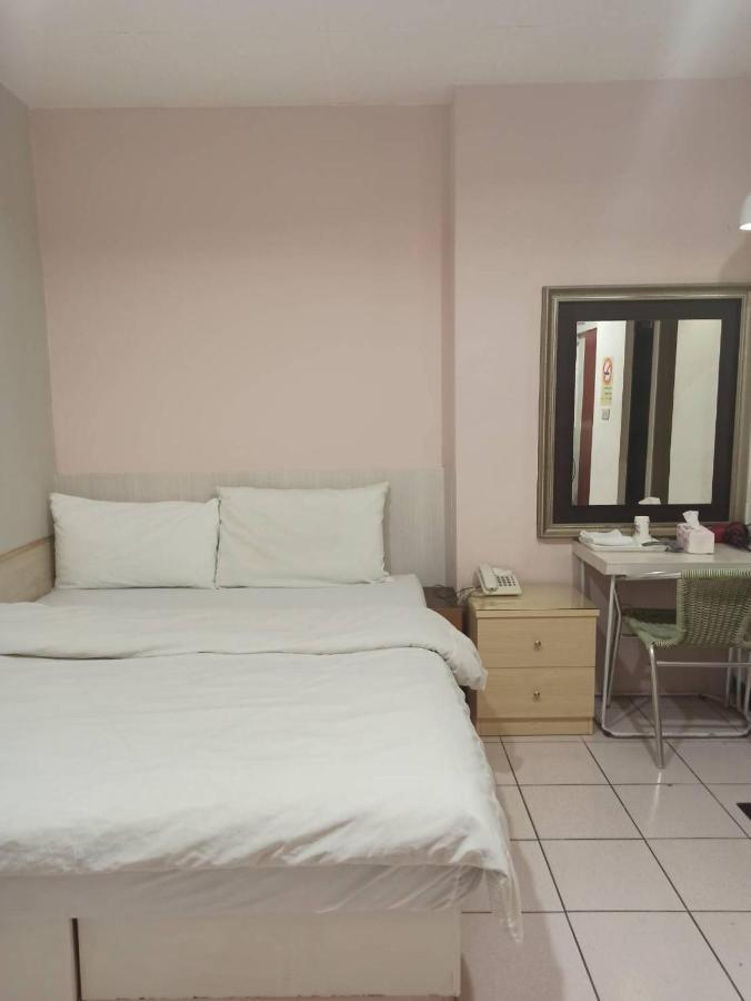 Hua Bin Hotel Yilan Exterior photo